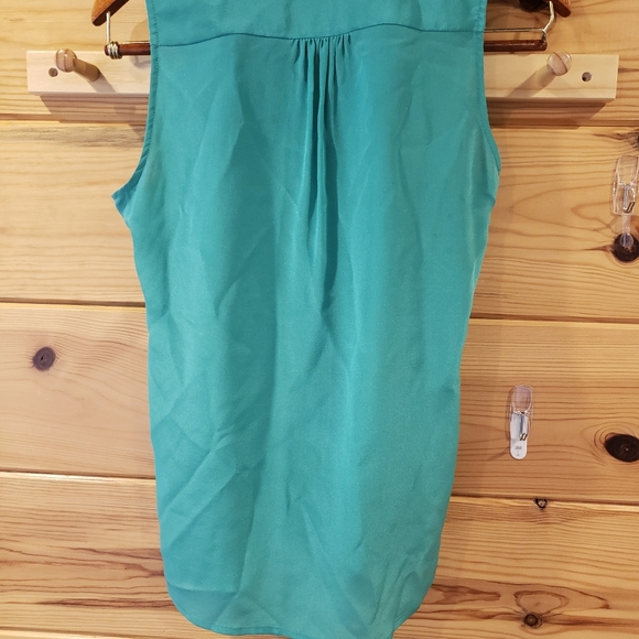 Banana Republic 100% Silk Sleeveless button up XS - Picture 7 of 15